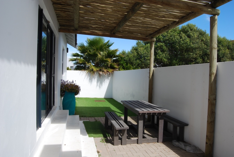 To Let 3 Bedroom Property for Rent in Golden Mile Western Cape